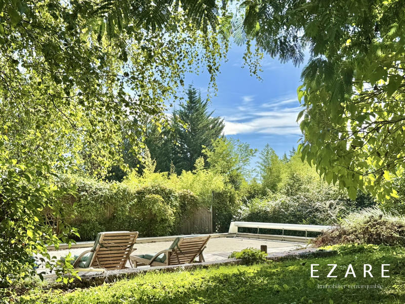 Maison - 256 m² - 8 pièces