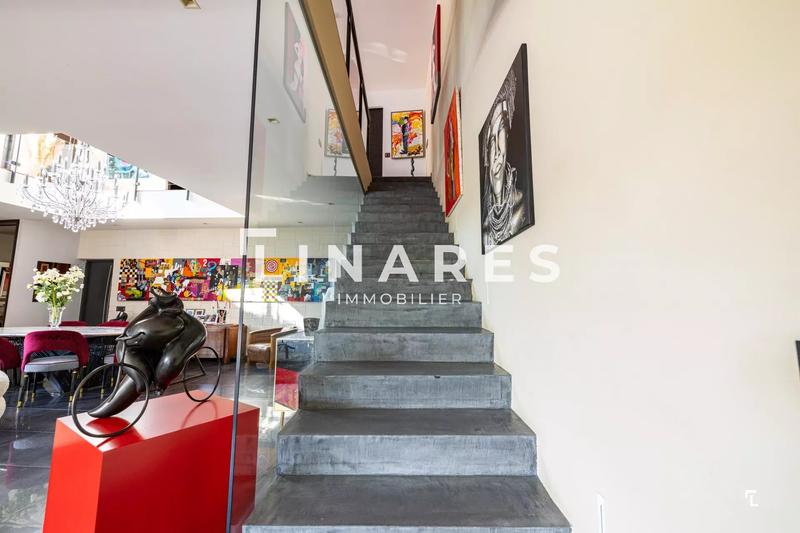 Villa - 252 m² - 6 pièces