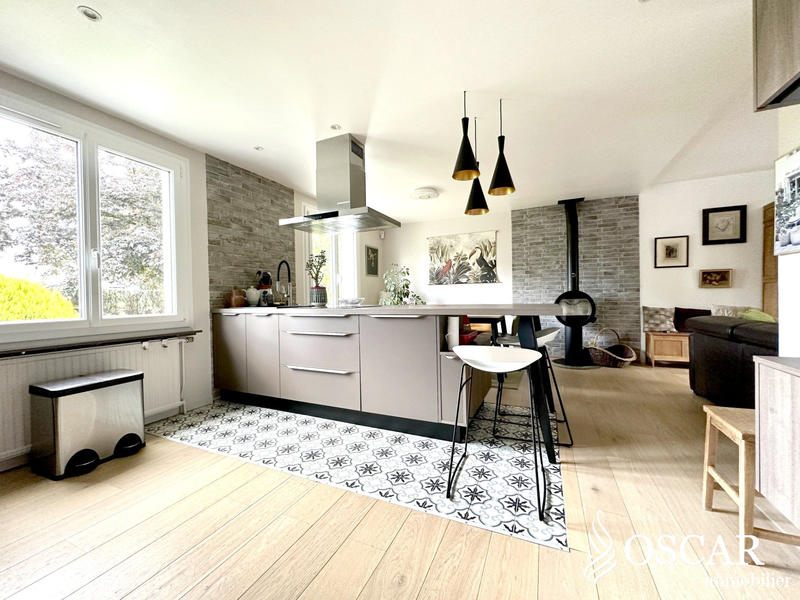 Maison traditionnelle - 203 m² - 8 pièces