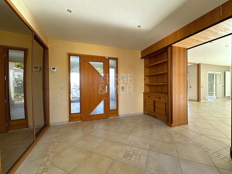 Maison - 180 m² - 6 pièces