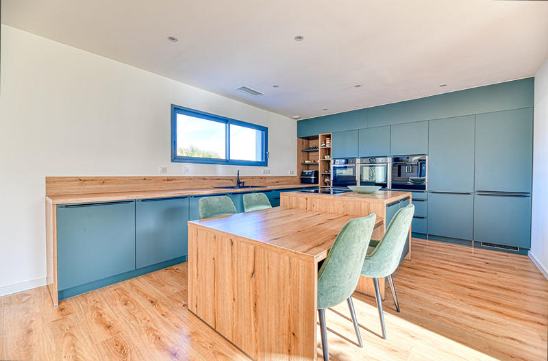 Maison - 231 m² - 6 pièces