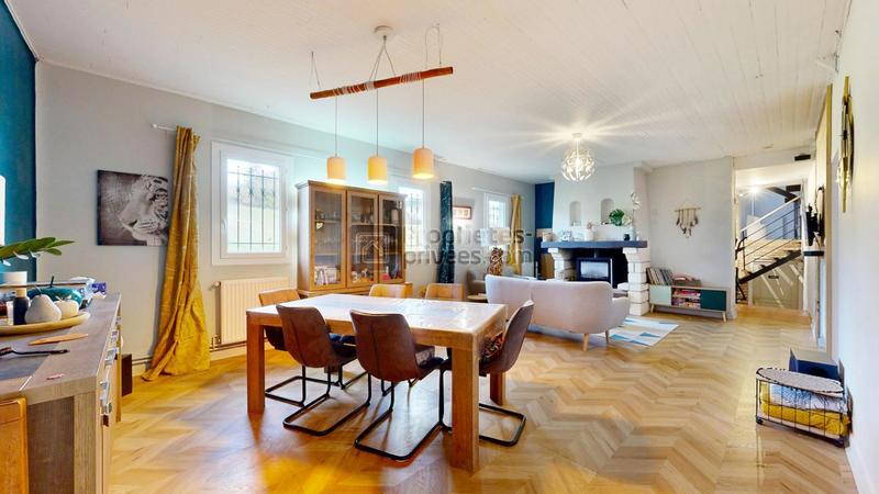 Maison - 260 m² - 9 pièces