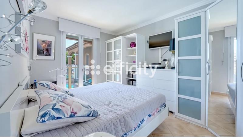 Maison - 300 m² - 10 pièces