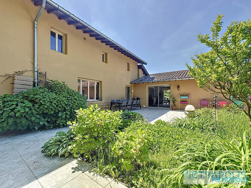 Maison - 320 m² - 7 pièces