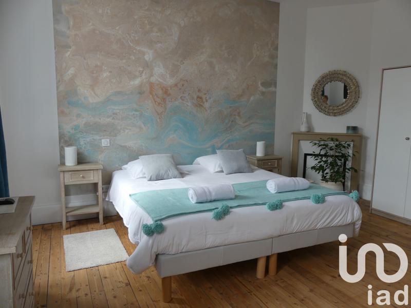 Maison - 250 m² - 8 pièces