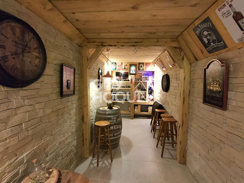 Villa - 300 m² - 7 pièces