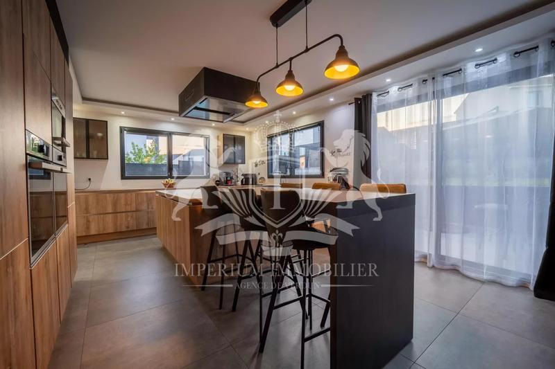 Maison - 142 m² - 7 pièces