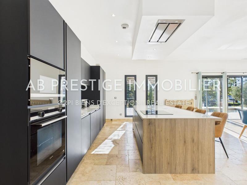 Maison - 180 m² - 5 pièces