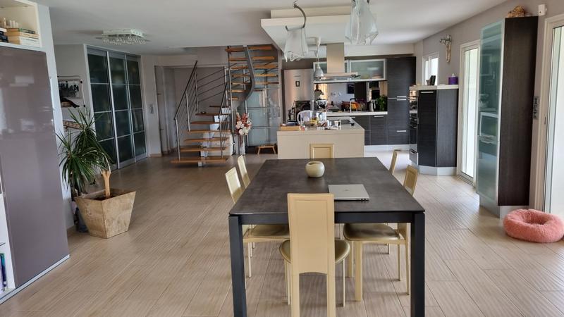 Maison contemporaine - 185 m² - 8 pièces