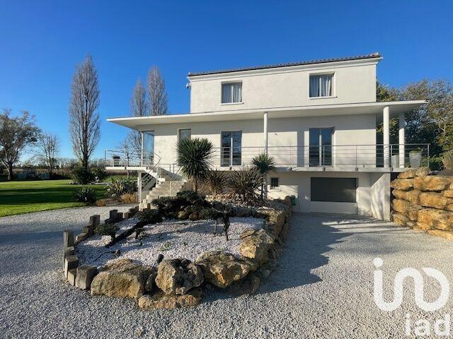 Maison - 290 m² - 9 pièces