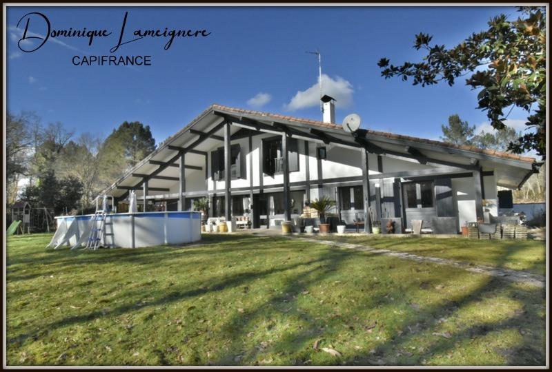 Maison - 266 m² - 9 pièces