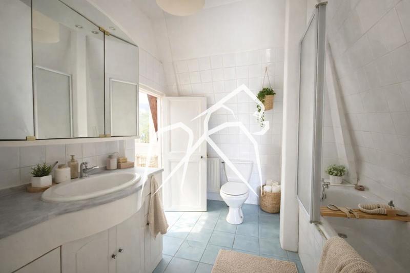 Appartement ancien - 76 m² - 5 pièces