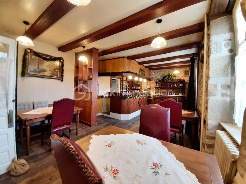 Maison - 304 m² - 12 pièces