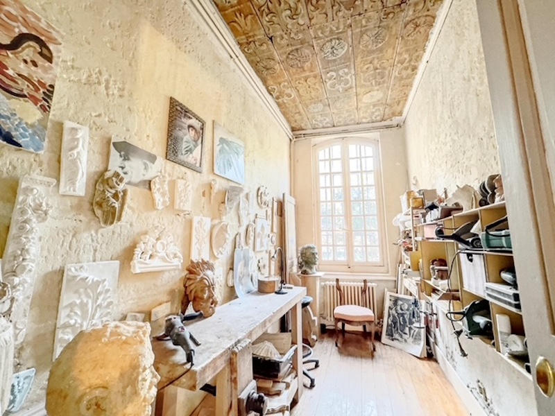 Demeure - 251 m² - 9 pièces