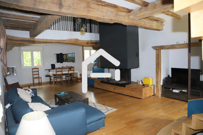 Maison - 239 m² - 7 pièces