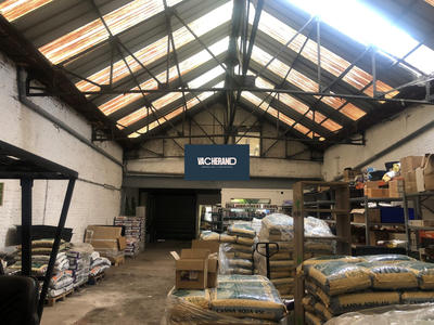 Local d'activités - 113 m²