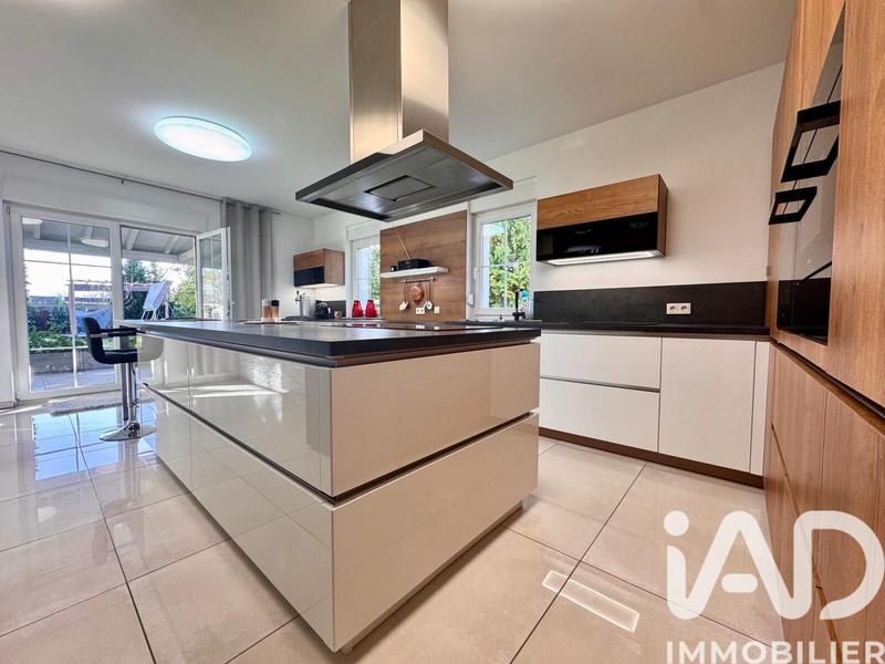 Maison - 197 m² - 7 pièces