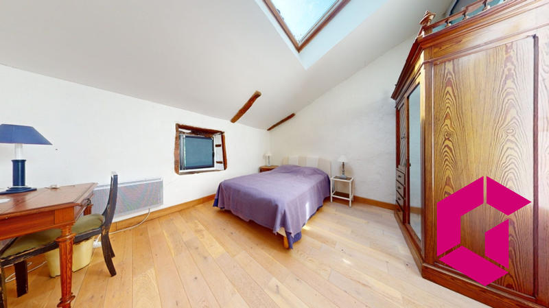 Maison - 270 m² - 8 pièces