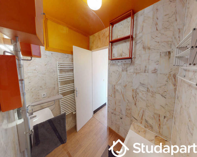 Chambre - 150 m² - 1 pièce