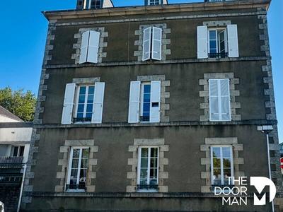 Immeuble - 241 m² - 18 pièces