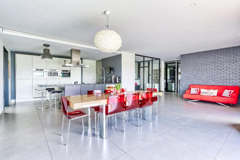 Maison - 300 m² - 11 pièces