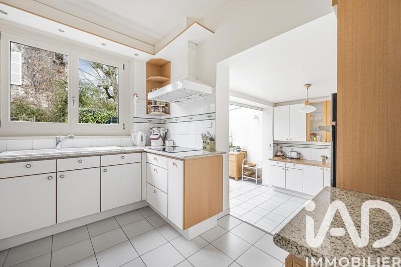 Maison - 237 m² - 8 pièces