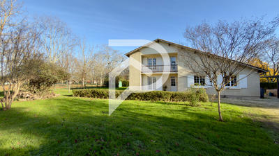 Maison - 204 m² - 7 pièces