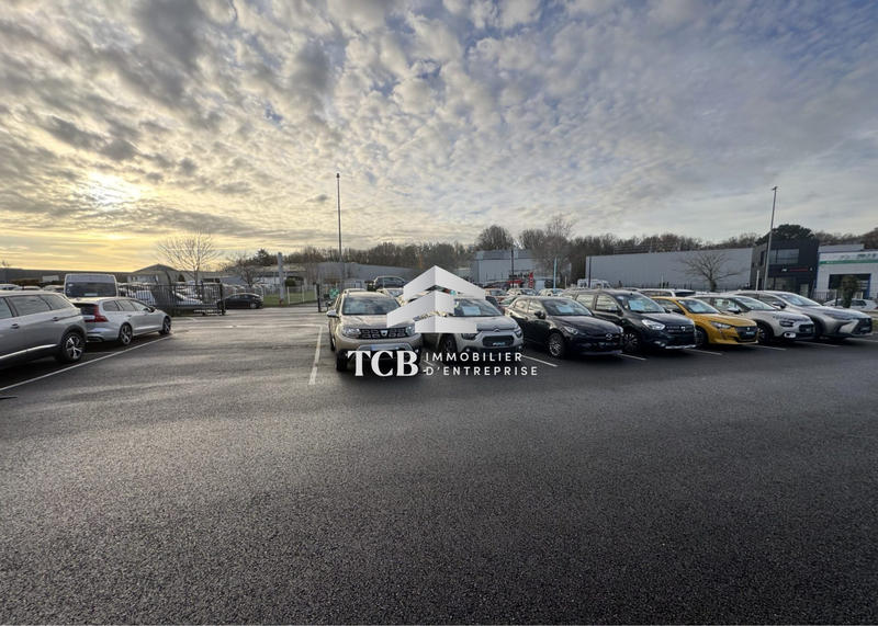 Local d'activités - 198 m²