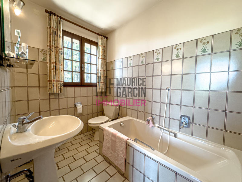 Maison - 256 m² - 10 pièces