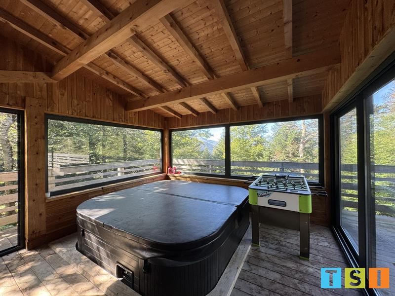 Maison - 187 m² - 11 pièces