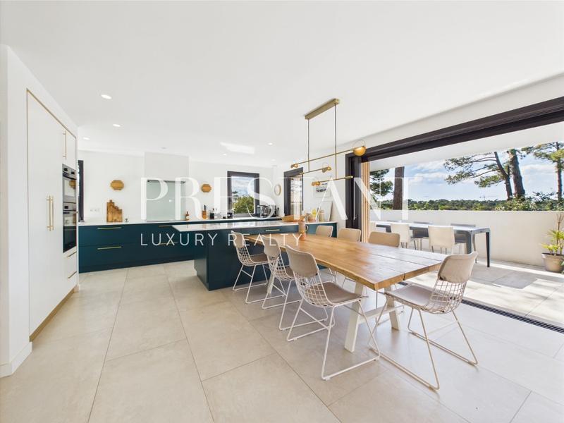 Maison - 290 m² - 10 pièces