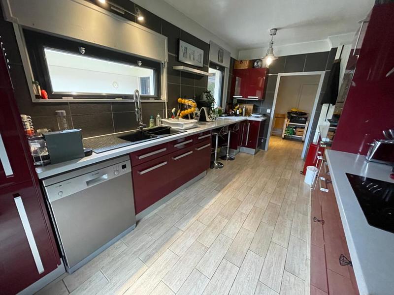 Maison - 230 m² - 8 pièces