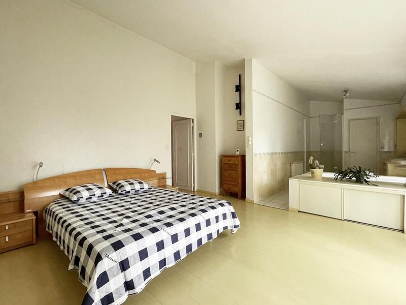 Villa - 213 m² - 6 pièces