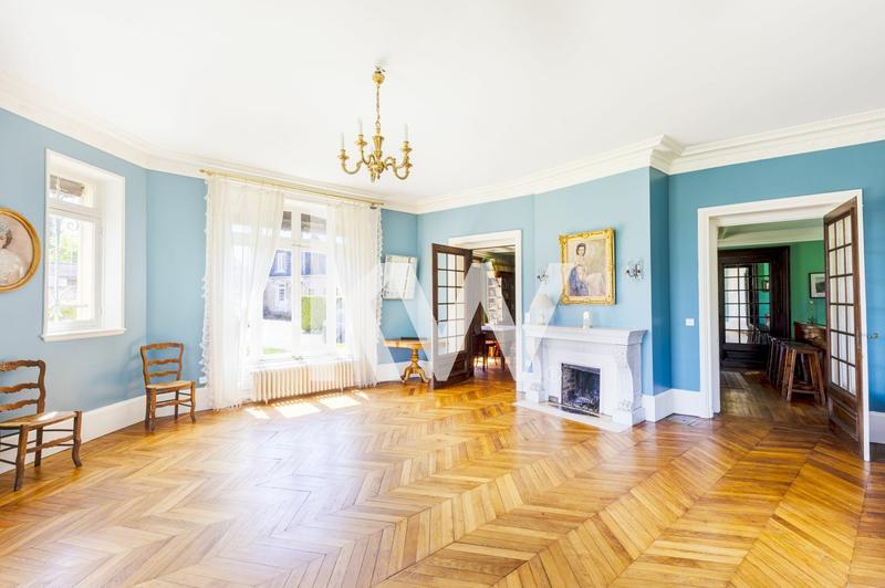 Maison - 700 m² - 23 pièces