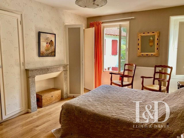 Maison ancienne - 500 m² - 21 pièces