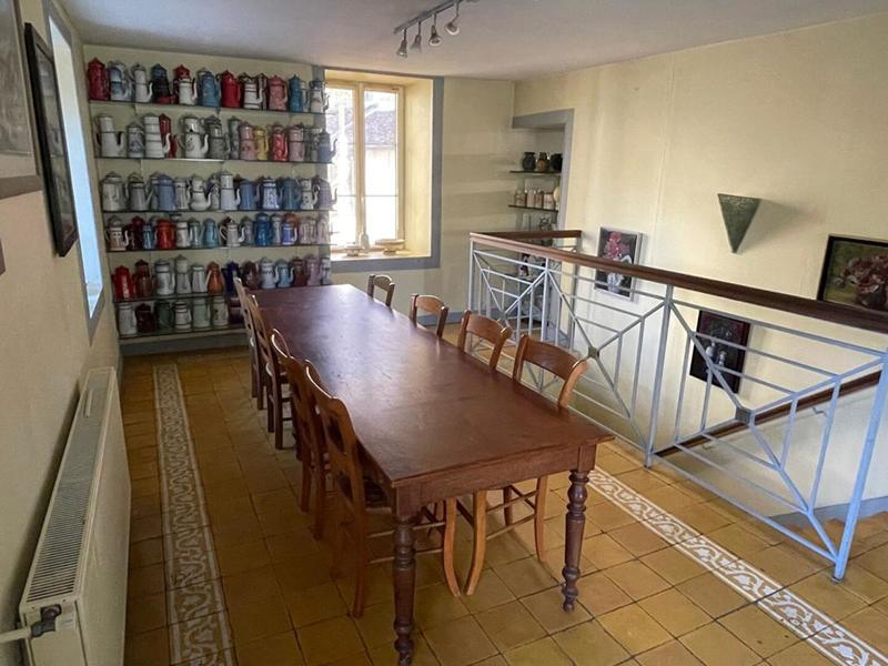 Propriété - 203 m² - 9 pièces