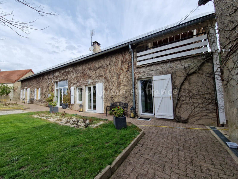 Maison - 451 m² - 12 pièces