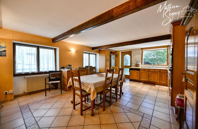 Maison - 200 m² - 8 pièces