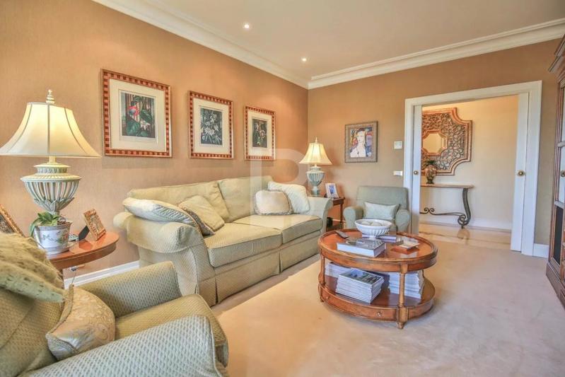 Villa - 460 m² - 9 pièces