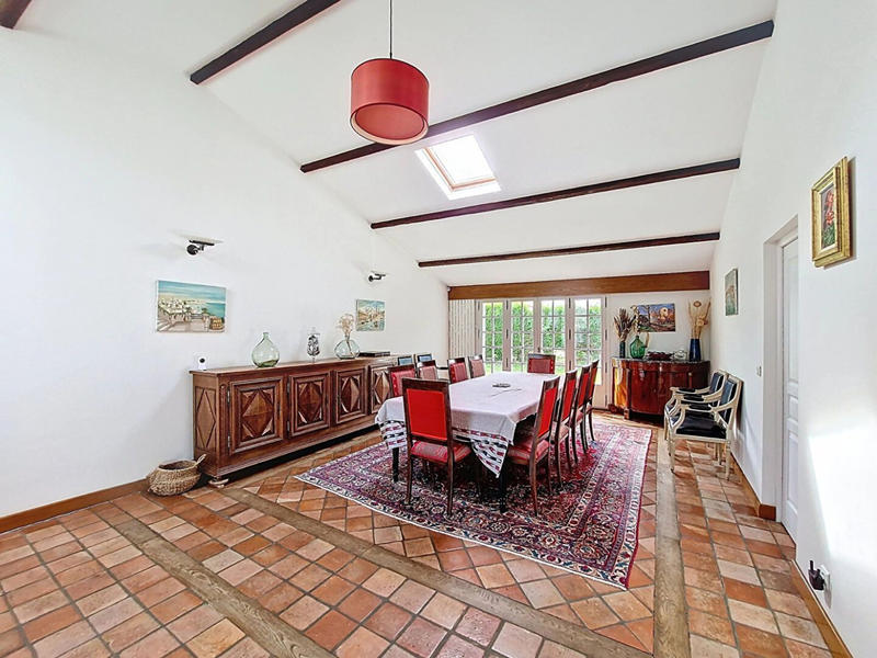 Maison - 270 m² - 10 pièces