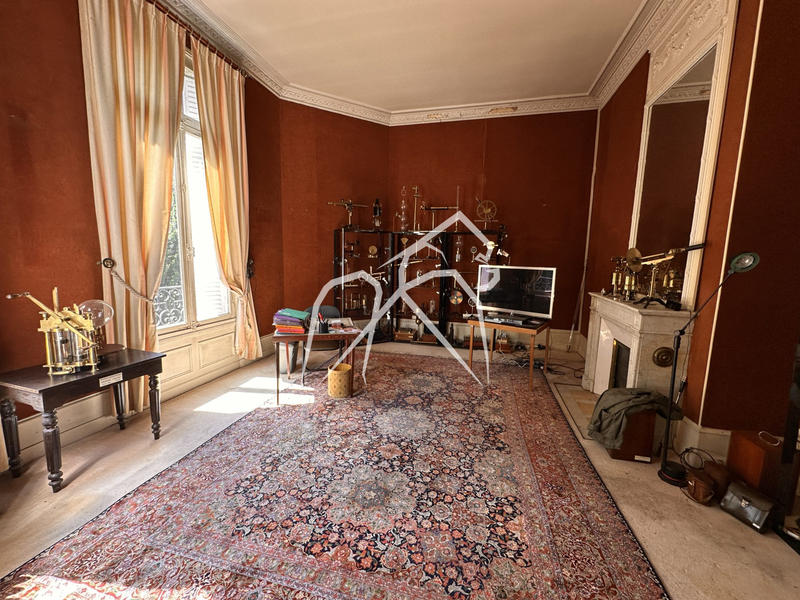 Appartement - 243 m² - 7 pièces