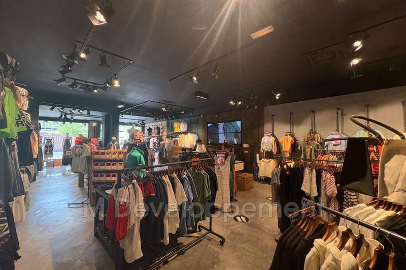 Local commercial - 108 m²