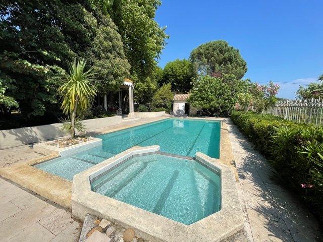 Château - 2 000 m² - 20 pièces