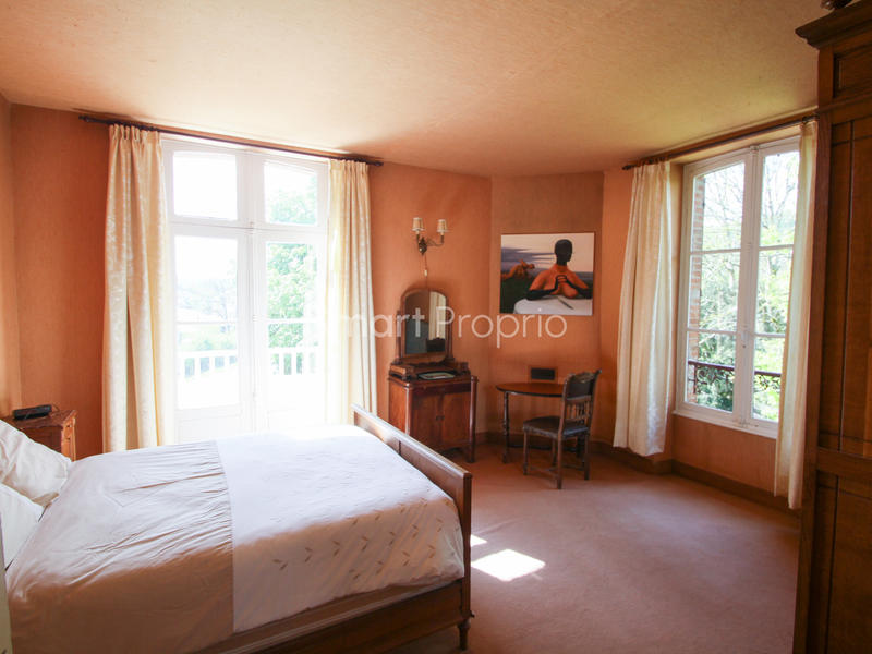 Maison - 288 m² - 9 pièces