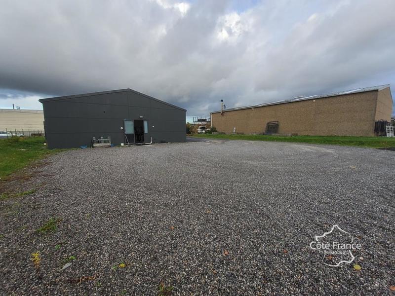 Local d'activité / Entrepôt - 208 m²