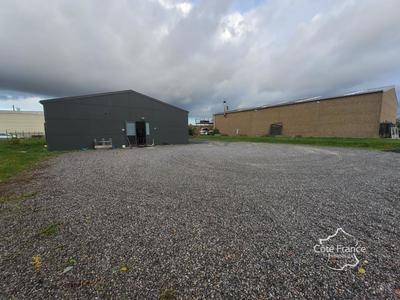 Local d'activité / Entrepôt - 208 m²