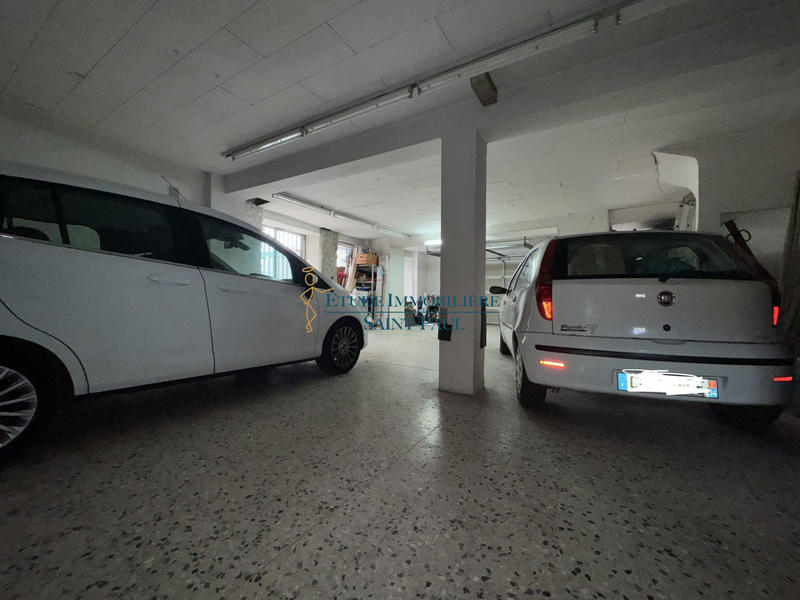 Parking / Garage - 73 m²