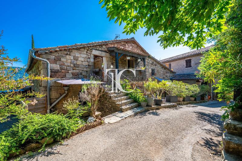 Maison de village - 274 m² - 9 pièces