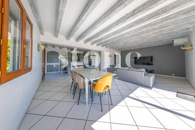 Maison - 230 m² - 7 pièces