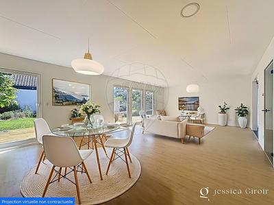 Maison - 230 m² - 8 pièces